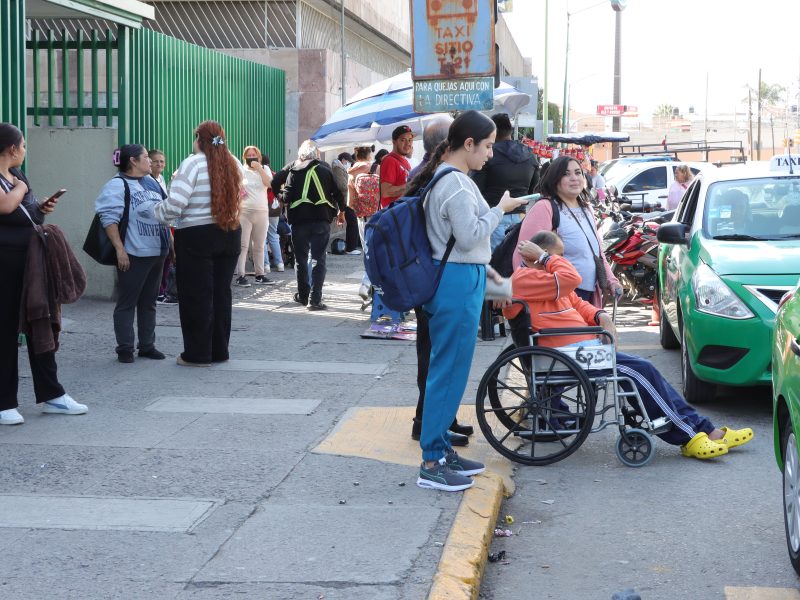 Pacientes entrando y saliendo del IMSS 21 (1)