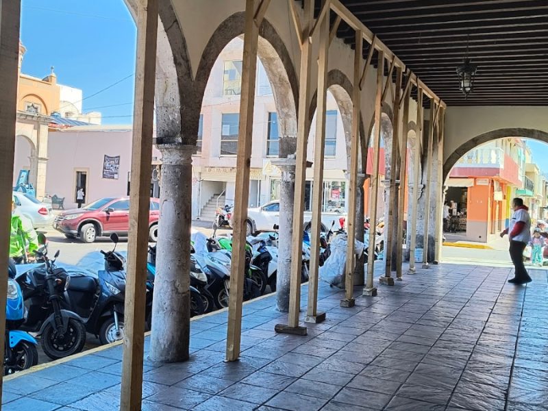 Apuntalan Portal Independencia; analizan evacuar áreas de la presidencia municipal de Uriangato