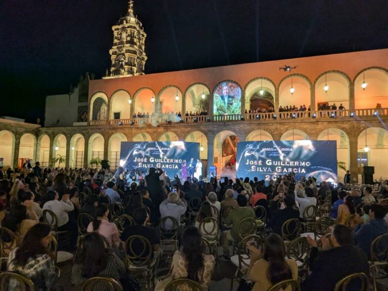 Entregan la presea Vasco de Quiroga a José Guillermo Silva, director del Conservatorio Mahler