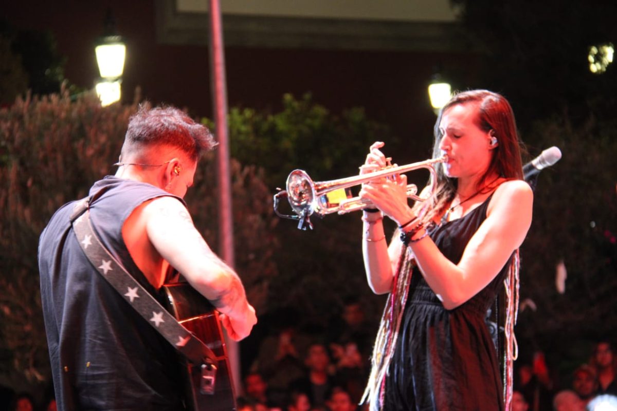 Presentación de Jenny and The Mexicats en Irapuato durante el Festival de la Ciudad 2026