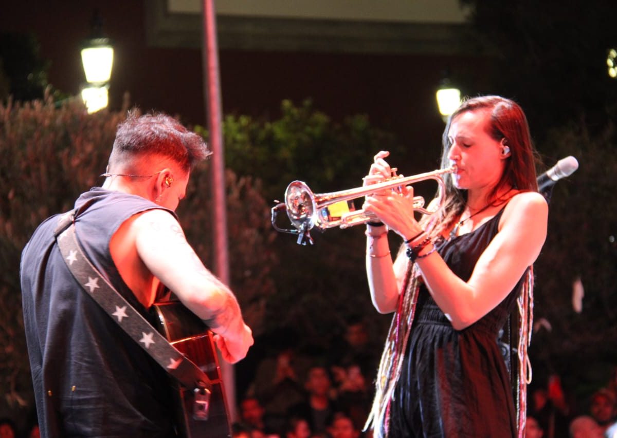 Presentación de Jenny and The Mexicats en Irapuato durante el Festival de la Ciudad 2026