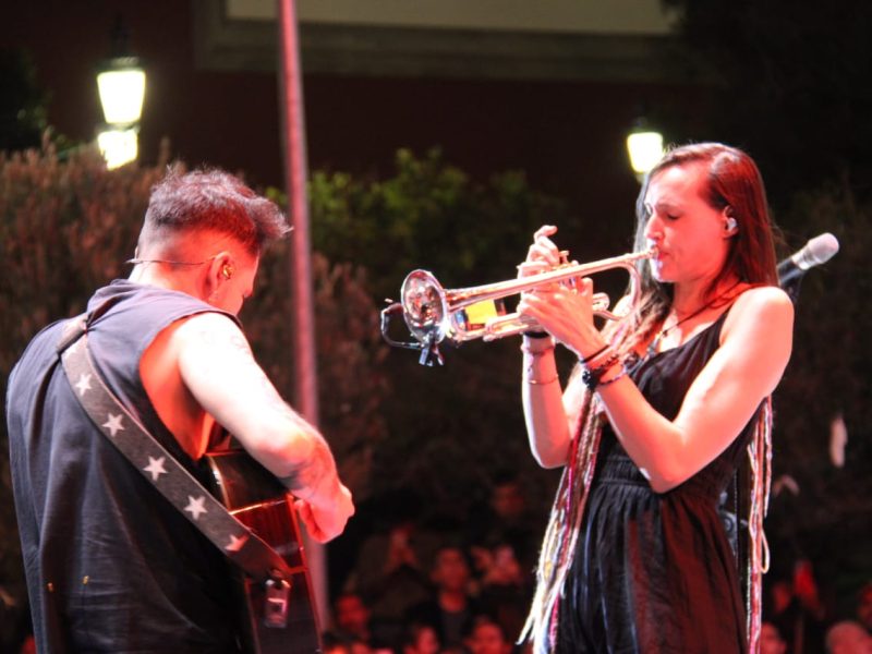 Jenny and The Mexicats en Irapuato: Noche de ritmo y baile en el Festival de la Ciudad Somos Eraitzicutzio