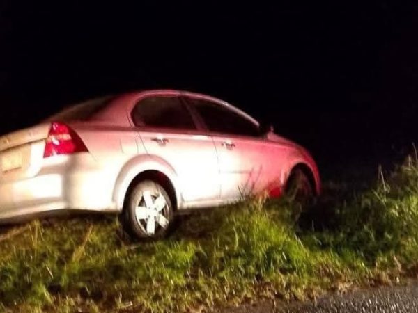 Regidora de Huazalingo sufre accidente vial sobre carretera estatal