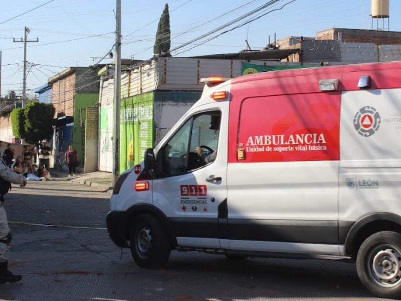 Riña campal en León deja un muerto y cuatro heridos, incluyendo dos policías; hubo balazos, según vecinos