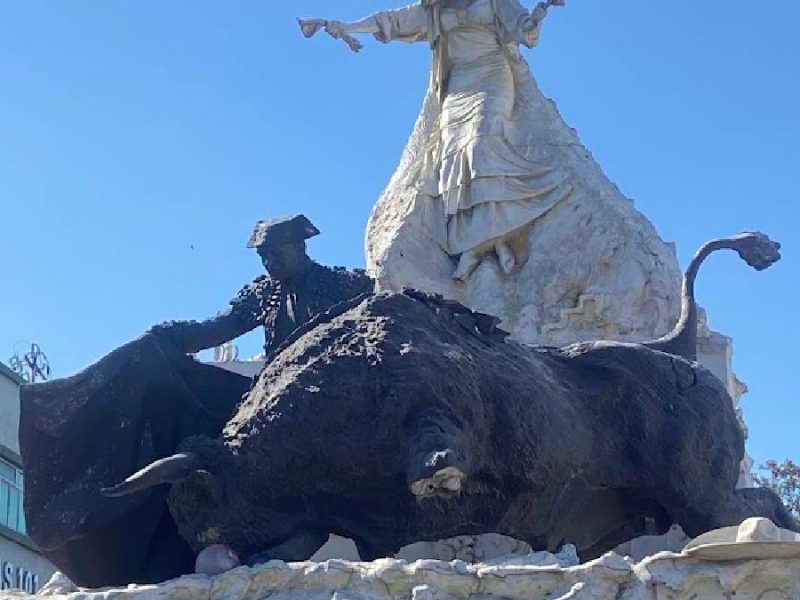Vandalizan por enésima vez el monumento a Rodolfo Gaona en León