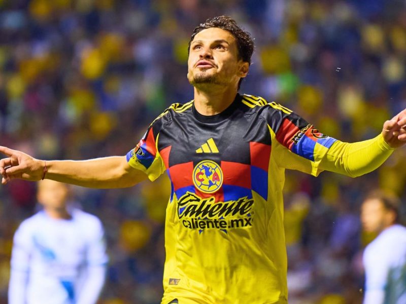 América esquiva la crisis y golea al Puebla en el Cuauhtémoc
