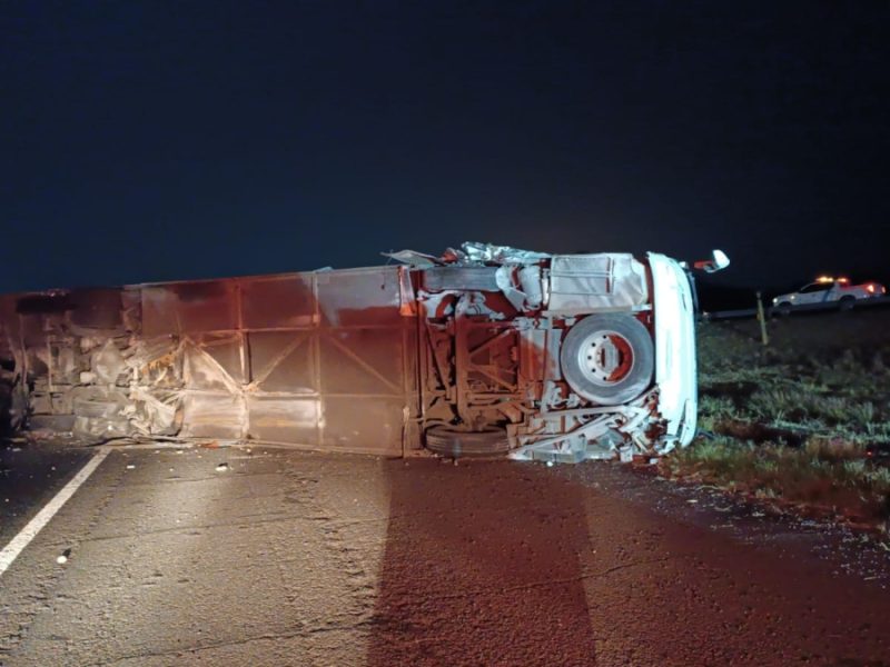 Se accidentan peregrinos que regresaban de Cristo Rey; vuelca autobús en carretera a Celaya