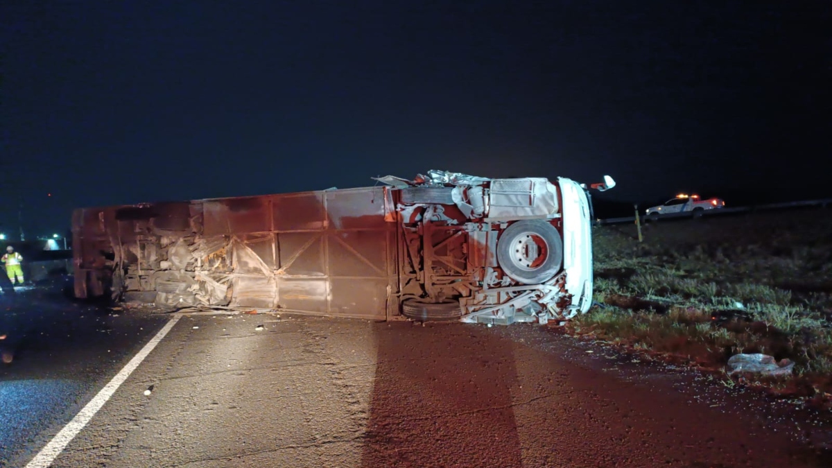 Vuelca camión de peregrinos