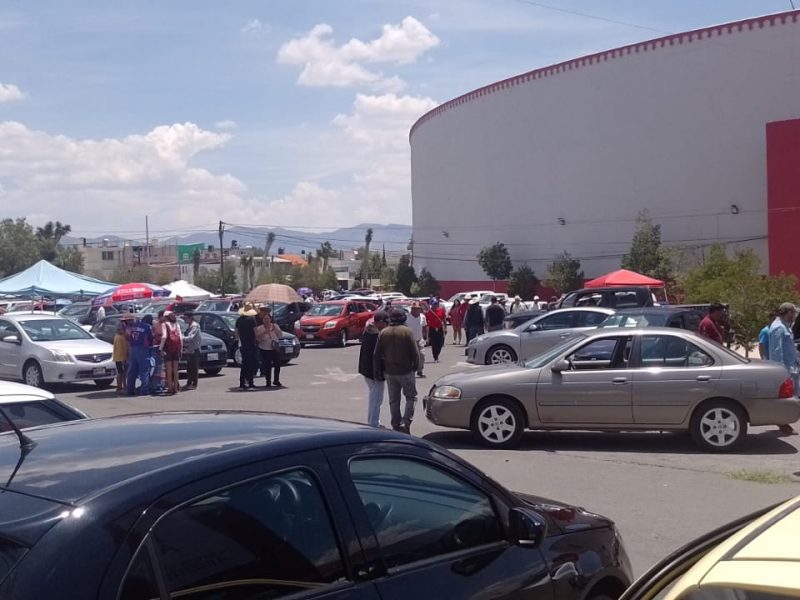 ¿Más “coyotes” que particulares en tianguis de autos de Pachuca?