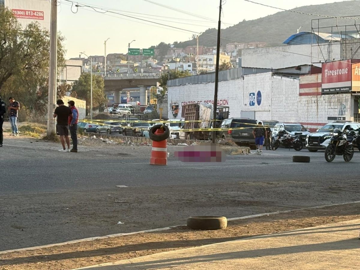 Mujer muere tras caer de camioneta en Colosio
