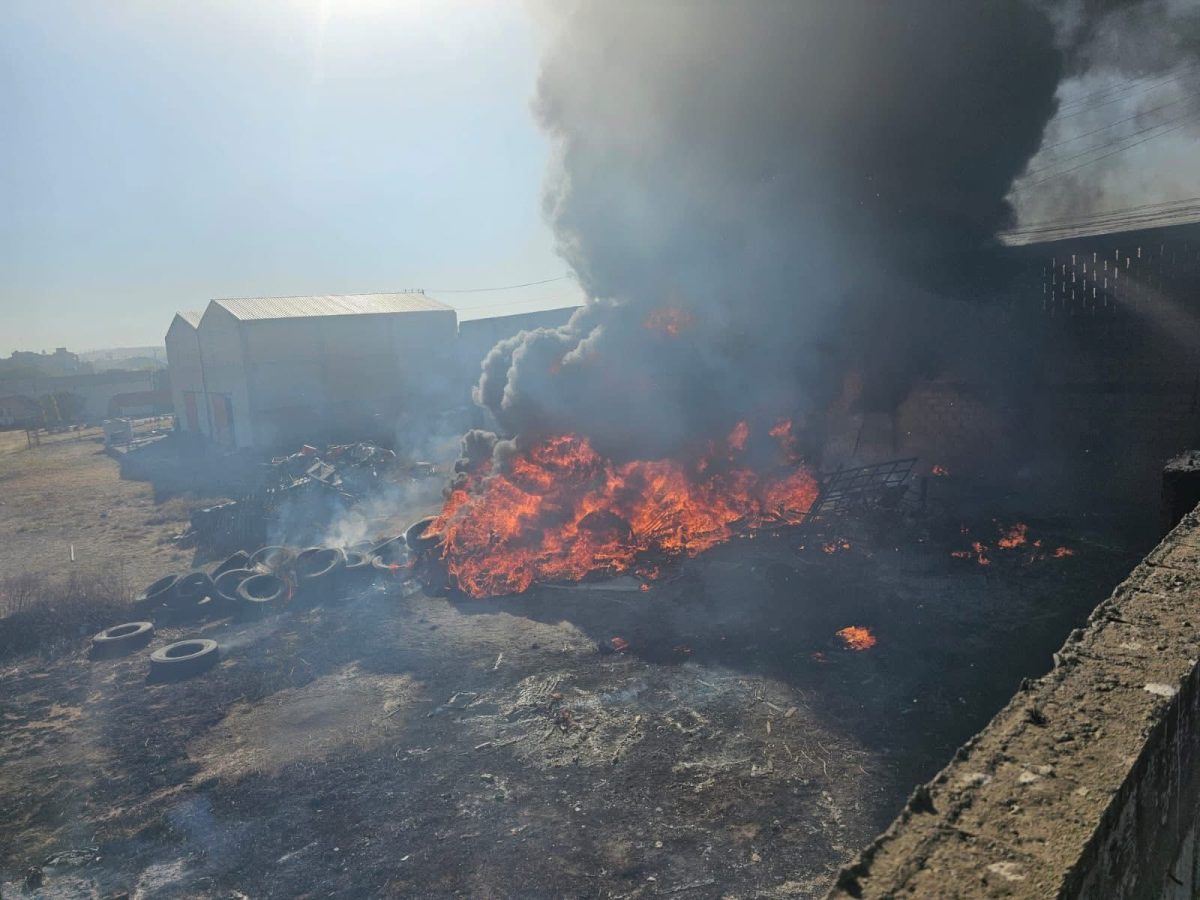 Fuerte incendio en Río de las Avenidas moviliza a bomberos