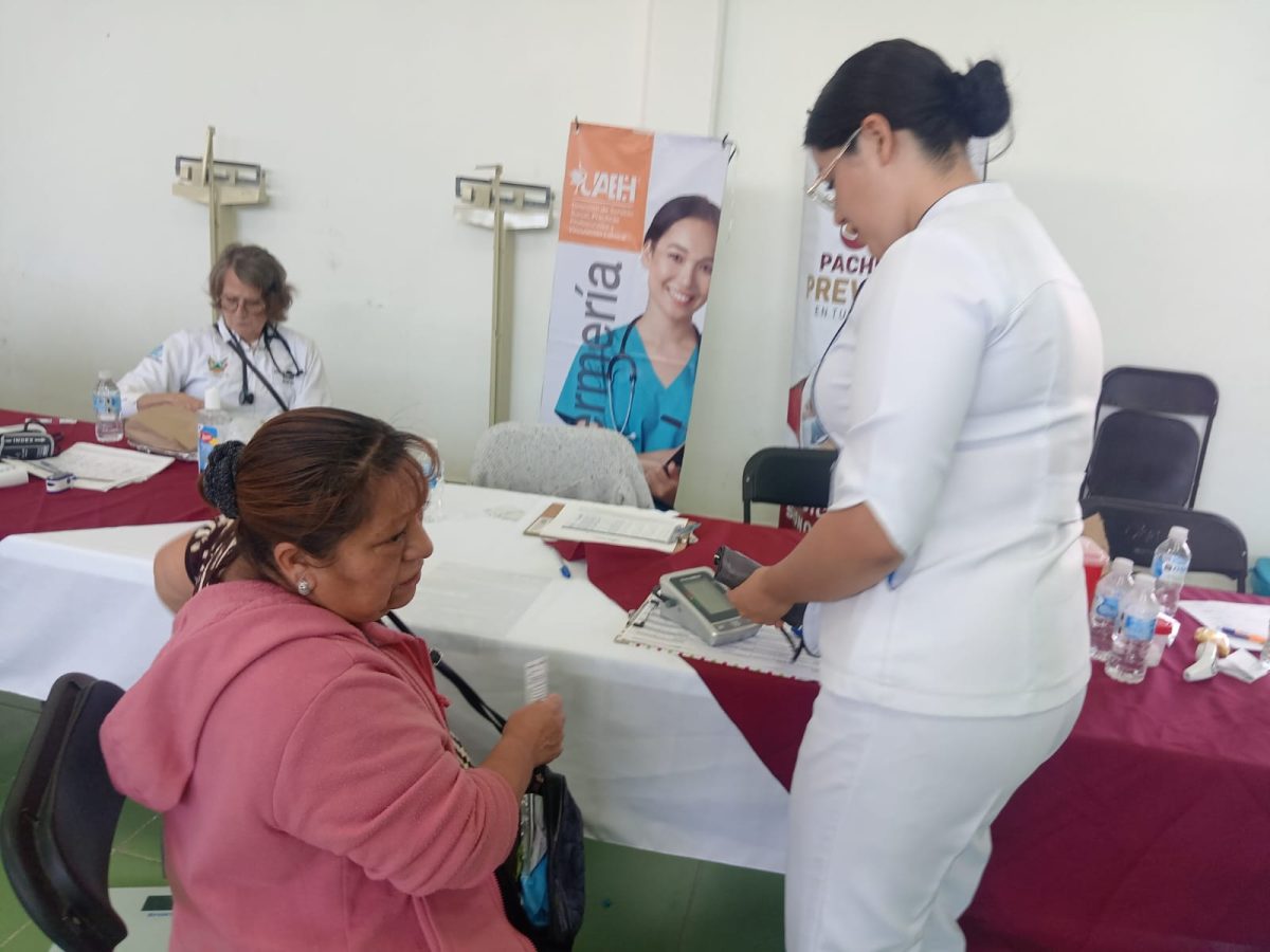 Vacunas contra sarampión en feria de salud de Pachuca