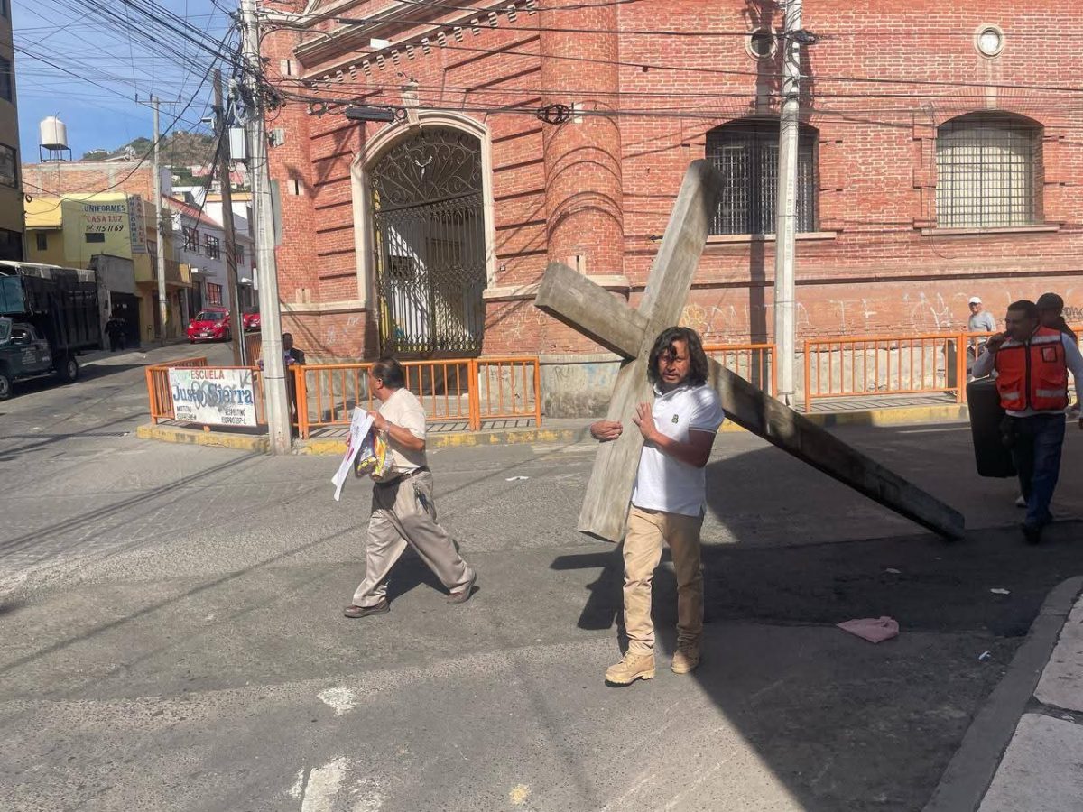 Con dinero propio compran vestuario actores del Viacrucis Minero