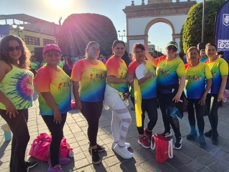 Celebran mega clase de zumba en el Arco de la Calzada de León