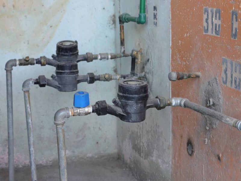 Agua a “cuentagotas”: 38 colonias de León sufren baja presión tras fugas