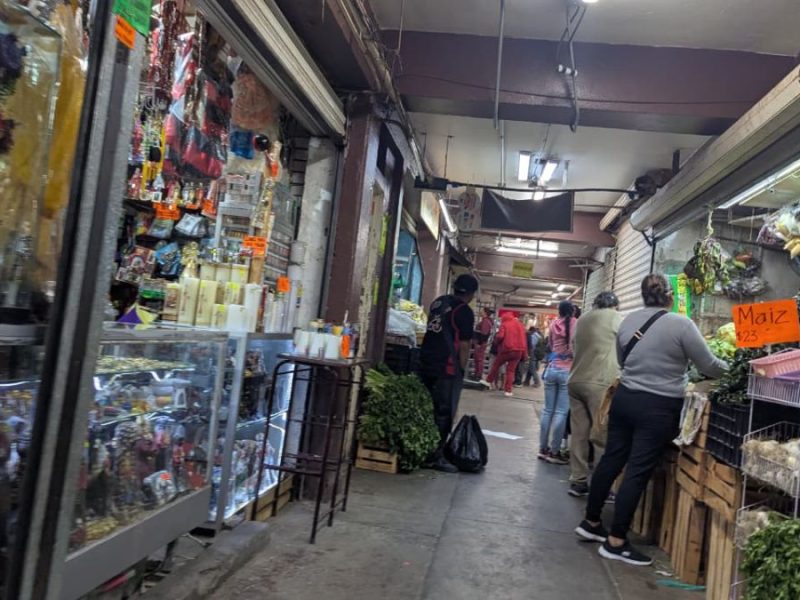 Descartan autoridades falta de agua en el mercado Hidalgo; “no cayó dos días”, afirman comerciantes