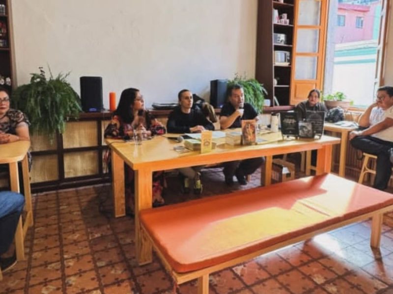 Presentan antología “La vértebra oscura”; una exploración profunda a la raíz del miedo