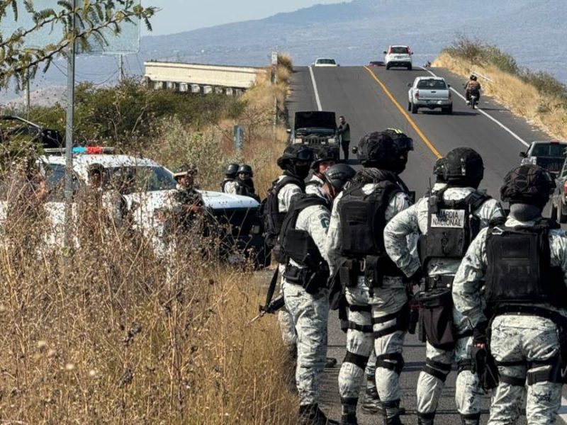 Comando armando asalta autobús de comerciantes en la carretera Yuriria-Valle de Santiago