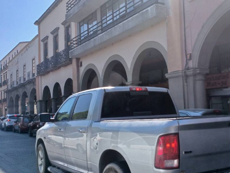 Denuncian extorsiones de Tránsito a dueños de autos chocolate en Celaya y Cortazar