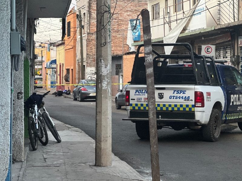 Atacan a balazos a motociclista en el Centro de Irapuato