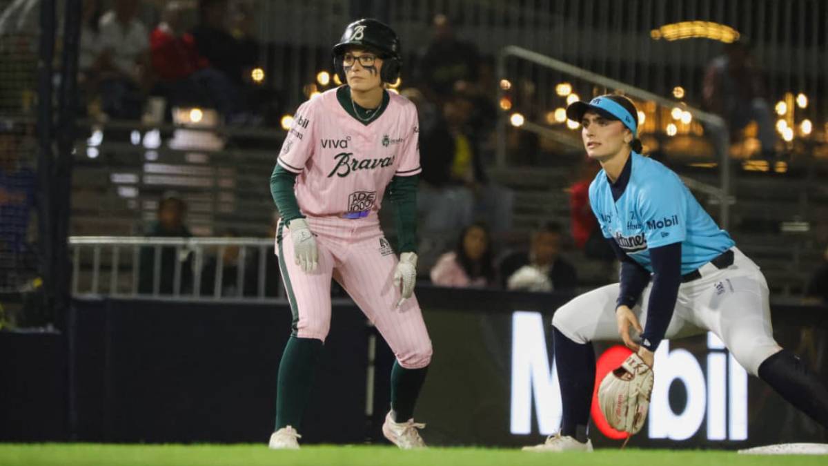 Gran duelo se vivió en el D. Santana - Foto: Bravas León.