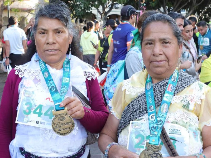 Orgullo Otomí en la Carrera de los Barrios 2026: Sofía y Maximina Flores conquistan León