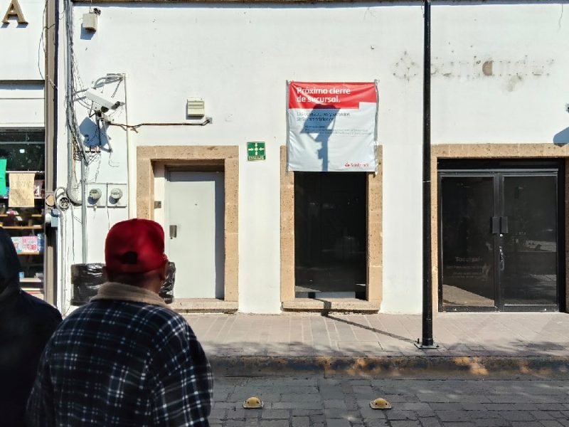 Cierra Santander la única sucursal en San Francisco del Rincón y afecta a pensionados de toda la región