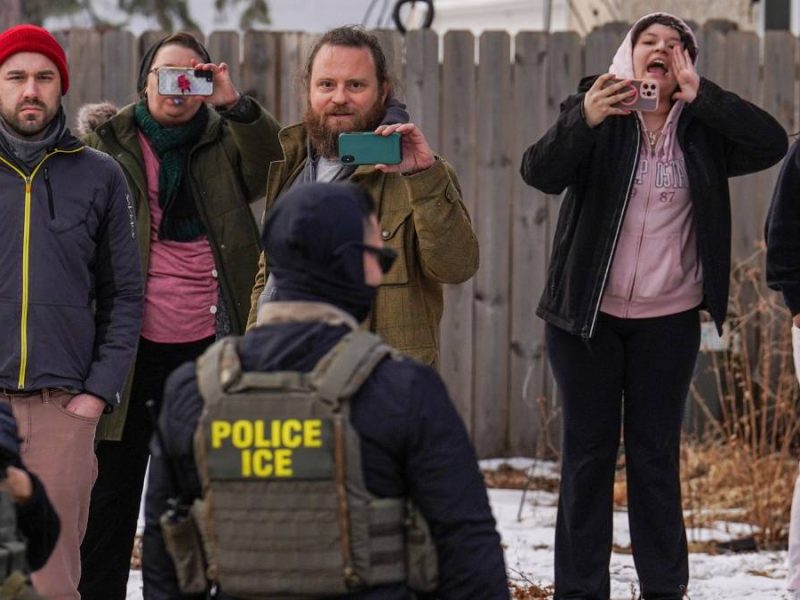 Reducen control migratorio tras abusos de agentes en Minnesota