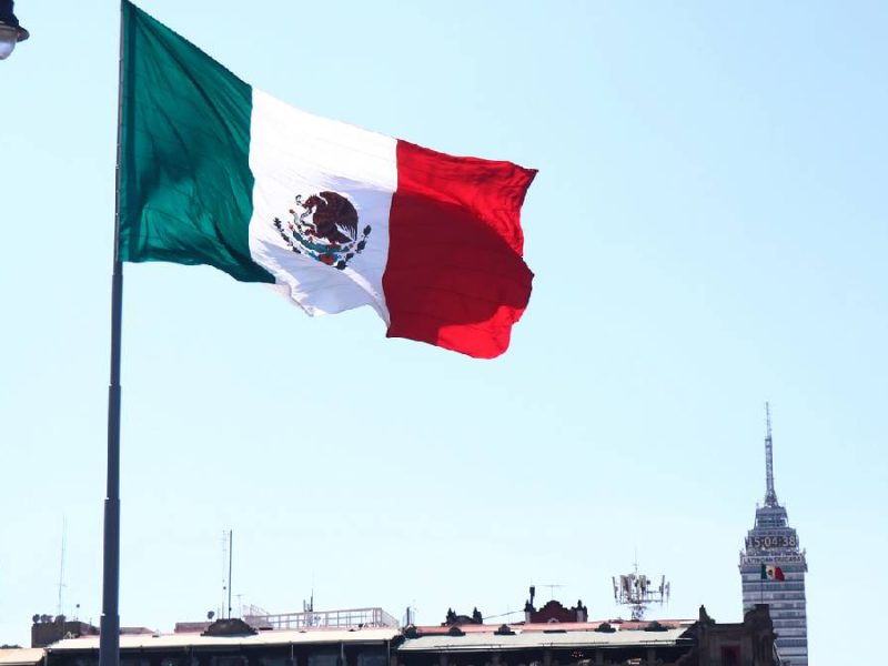 Evita México recesión, pero con el peor crecimiento del PIB desde 1994