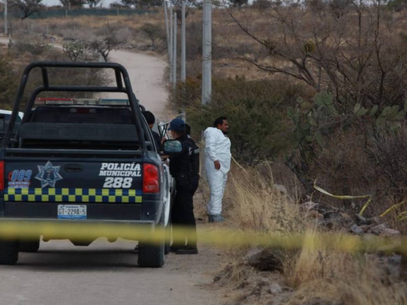 Encuentran a mujer asesinada en camino de terracería de la colonia Refugio de Rosas