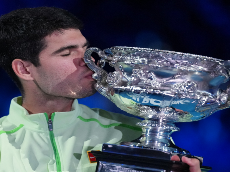 Carlos Alcaraz vence a Novak Djokovic y gana el Australian Open