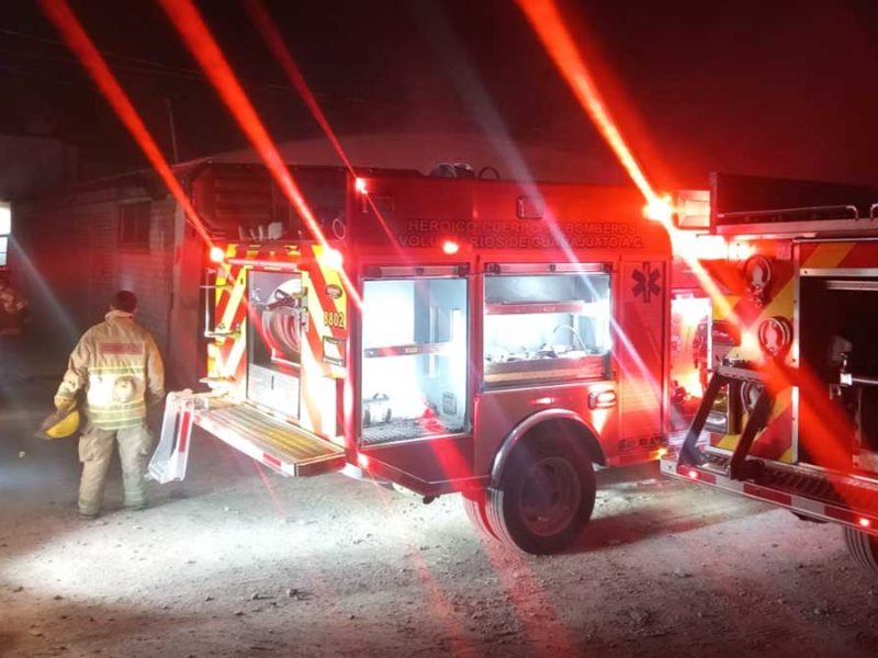 ¿Patrimonio o seguridad? Propietarios de forrajera echan a bomberos mientras sofocaban incendio