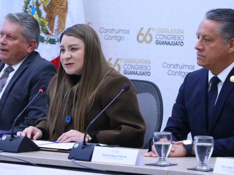 Fiscal Gerardo Vázquez Alatriste entrega informe; diputados advierten revisión rigurosa