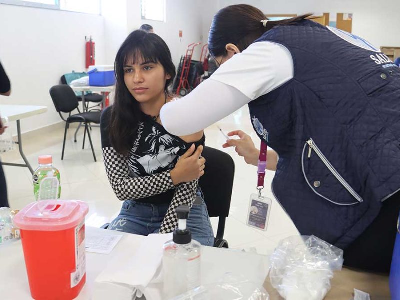 ¿No tienes tu cartilla? Así puedes vacunarte: Sigue vacunación masiva y esto debes saber