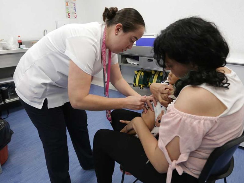 ¿Sin tiempo entre semana? IMSS vacunará contra el sarampión seas o no derechohabiente