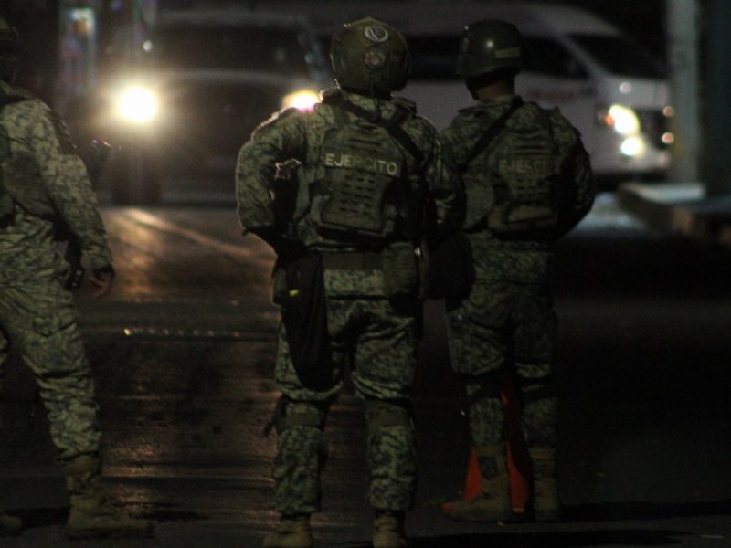 Atacan a conductor a balazos en la comunidad El Circuito; lo reportan grave