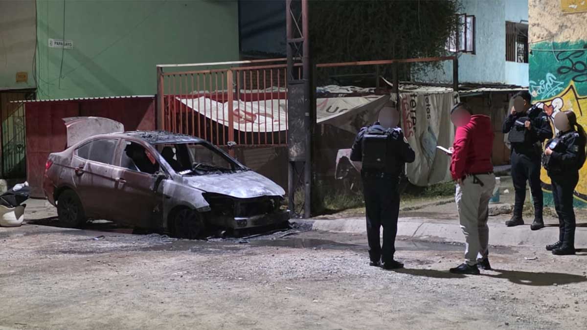 incendian taxi ejecutivo en Lomas de Echeveste