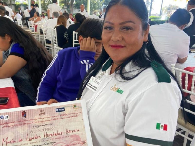 El rostro femenino que opera el transporte urbano en León