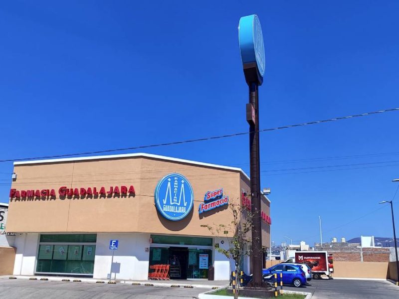 Tiendas Oxxo y Farmacias Guadalajara operan con normalidad en Irapuato tras ataques