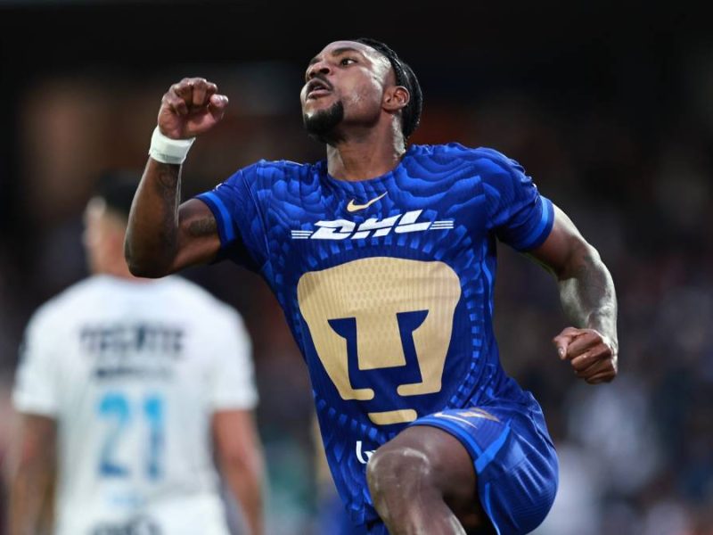 Pumas vence a Rayados de Monterrey en un gélido estadio Olímpico Universitario 