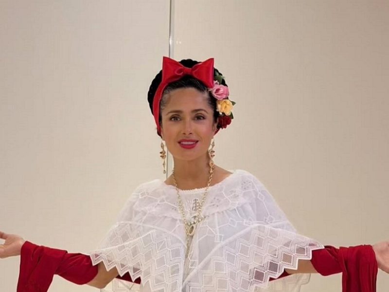 Salma Hayek en Veracruz: Se viste de jarocha y respalda a la gobernadora Rocío Nahle García