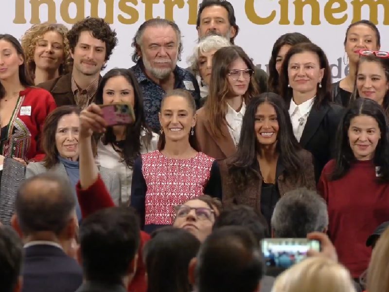 Salma Hayek agradece apoyo de Claudia Sheinbaum al cine: ‘Lo que no teníamos era esta presidenta’
