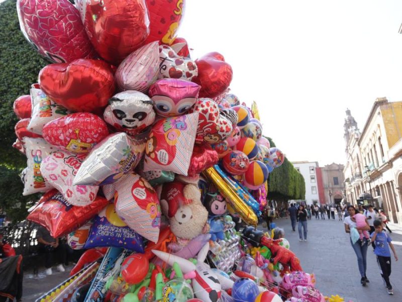 San Valentín en Guanajuato: El auge de los ramos ‘buchones’ y las entregas ruidosas