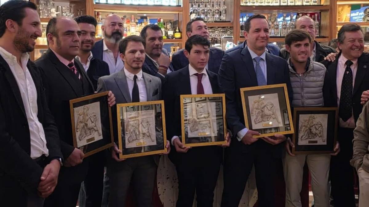 El Grupo Taurino La Querencia entregó trofeo a los triunfadores del Serial 2025 - Fotos: José T. Méndez.