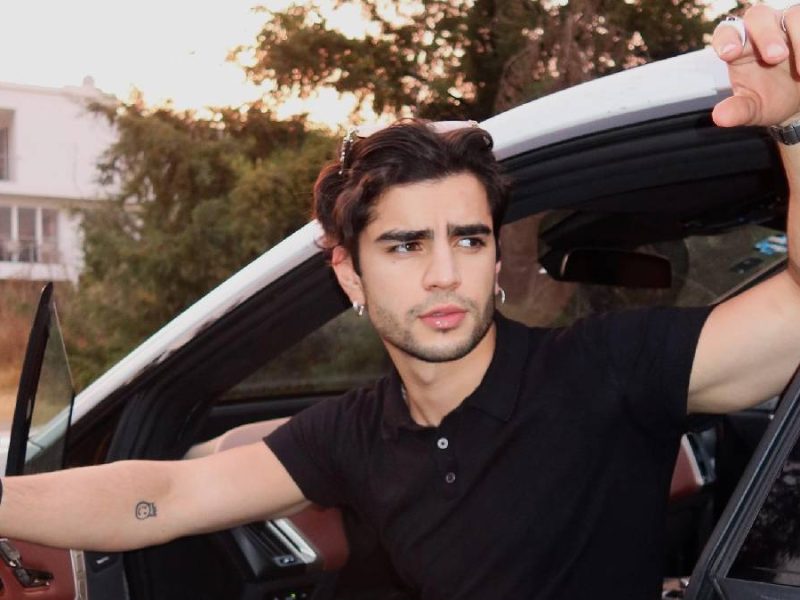 Aaron Mercury y su mamá sufren asalto a mano armada afuera de plaza comercial