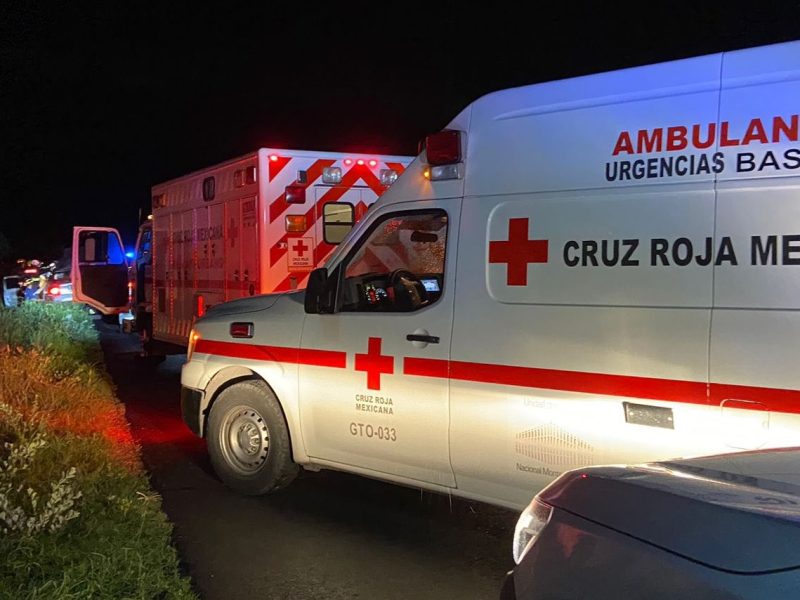 Mujer muere tras accidente entre Jaral del Refugio y Tres Marías; dos hombres, lesionados