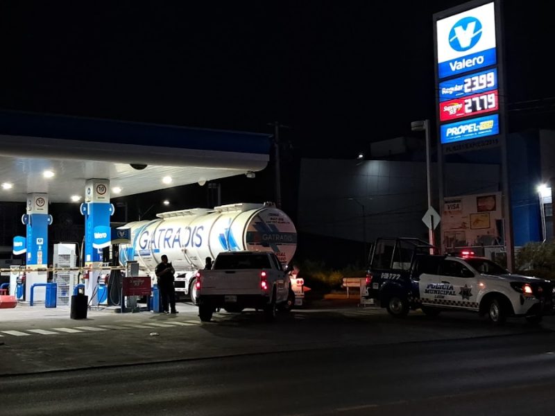 Asegura FGR gasolinera y pipa en la colonia Arbide en León