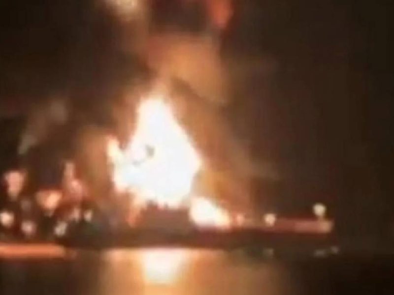 Ataque a petroleros en Irak: Incendian dos buques en aguas territoriales