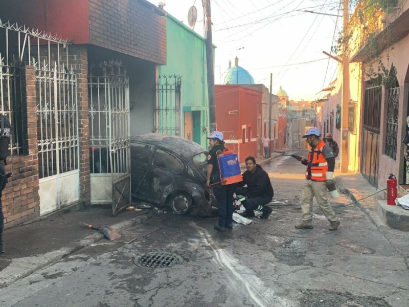 ¡Pénjamo bajo fuego! Disparan contra casas en varias colonias y las queman; una vinculada a estatal herido