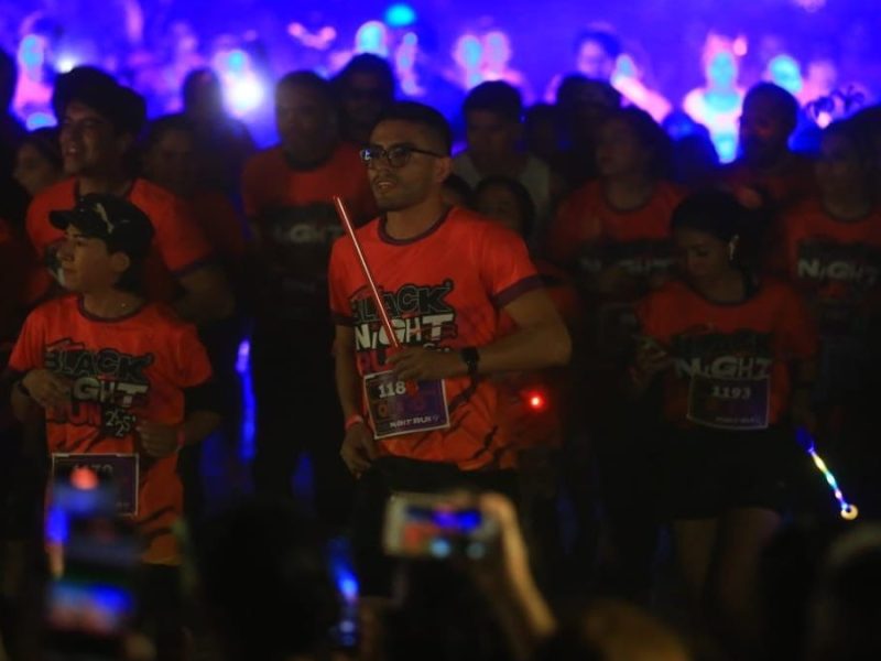 Black Night Run 2026 en León, un éxito total con gran participación y ambiente nocturno lleno de color